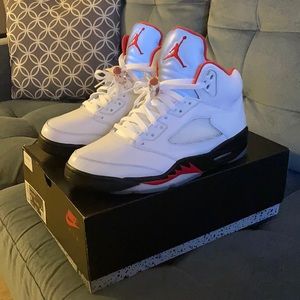 Jordan Retro 5 - White/Fire Red/Black